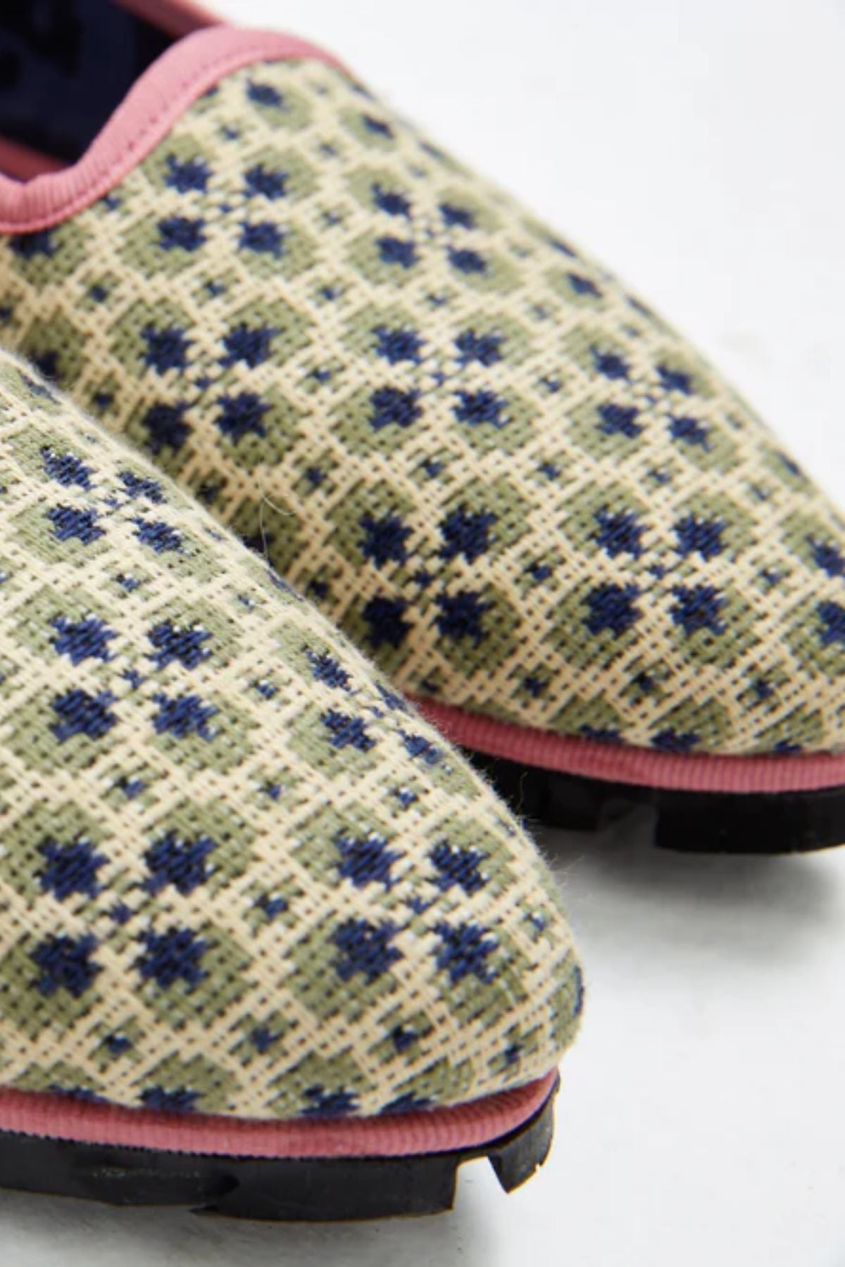 Slippers Creusa by Lorenzo Castillo