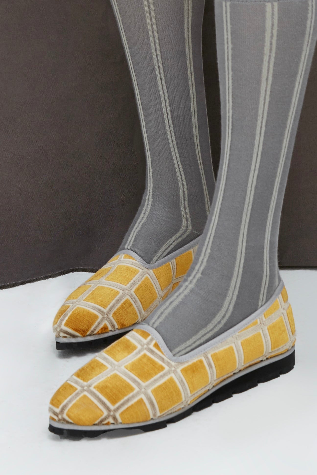 Slippers Electra Plus by Lorenzo Castillo
