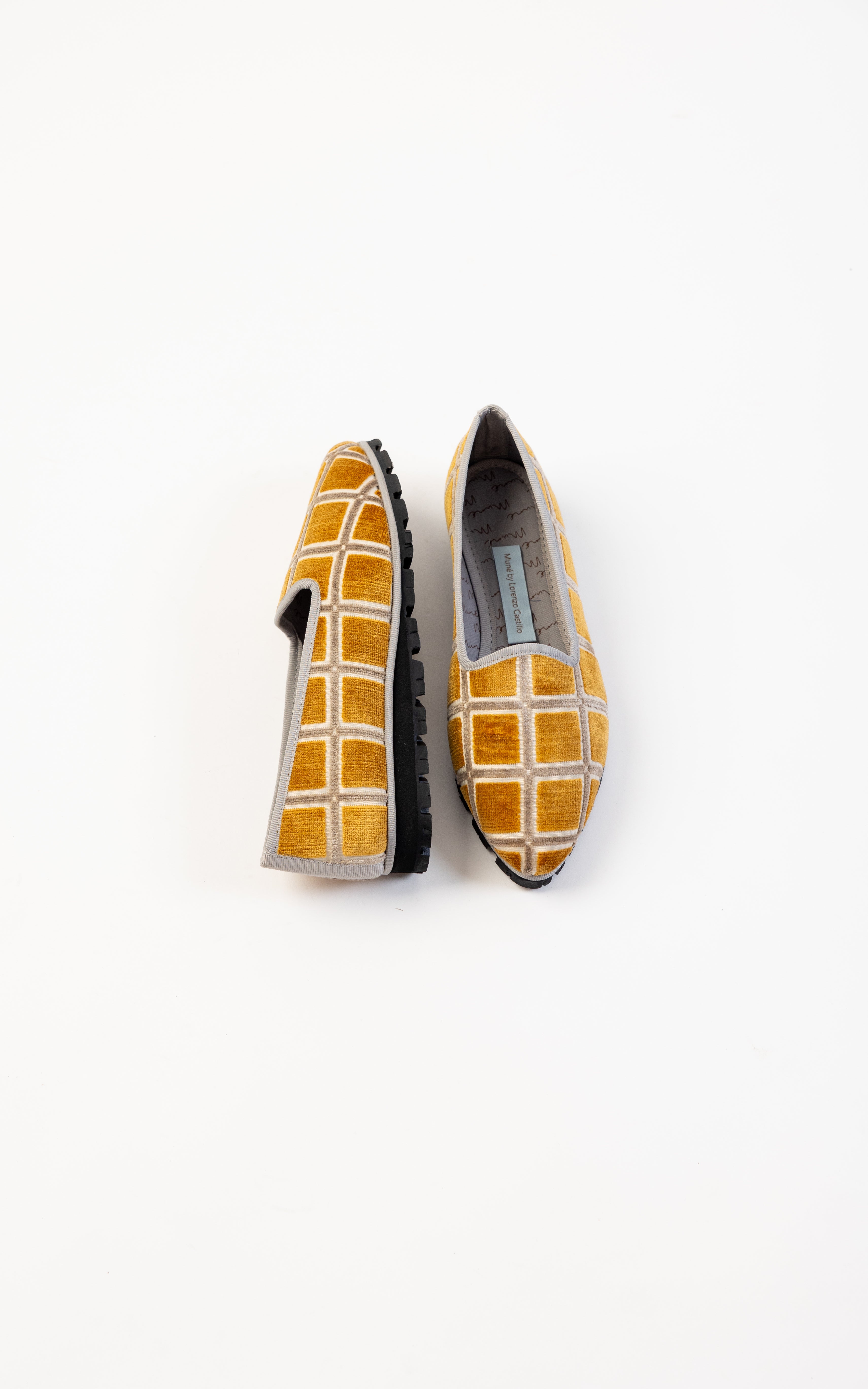 Slippers Electra Plus by Lorenzo Castillo