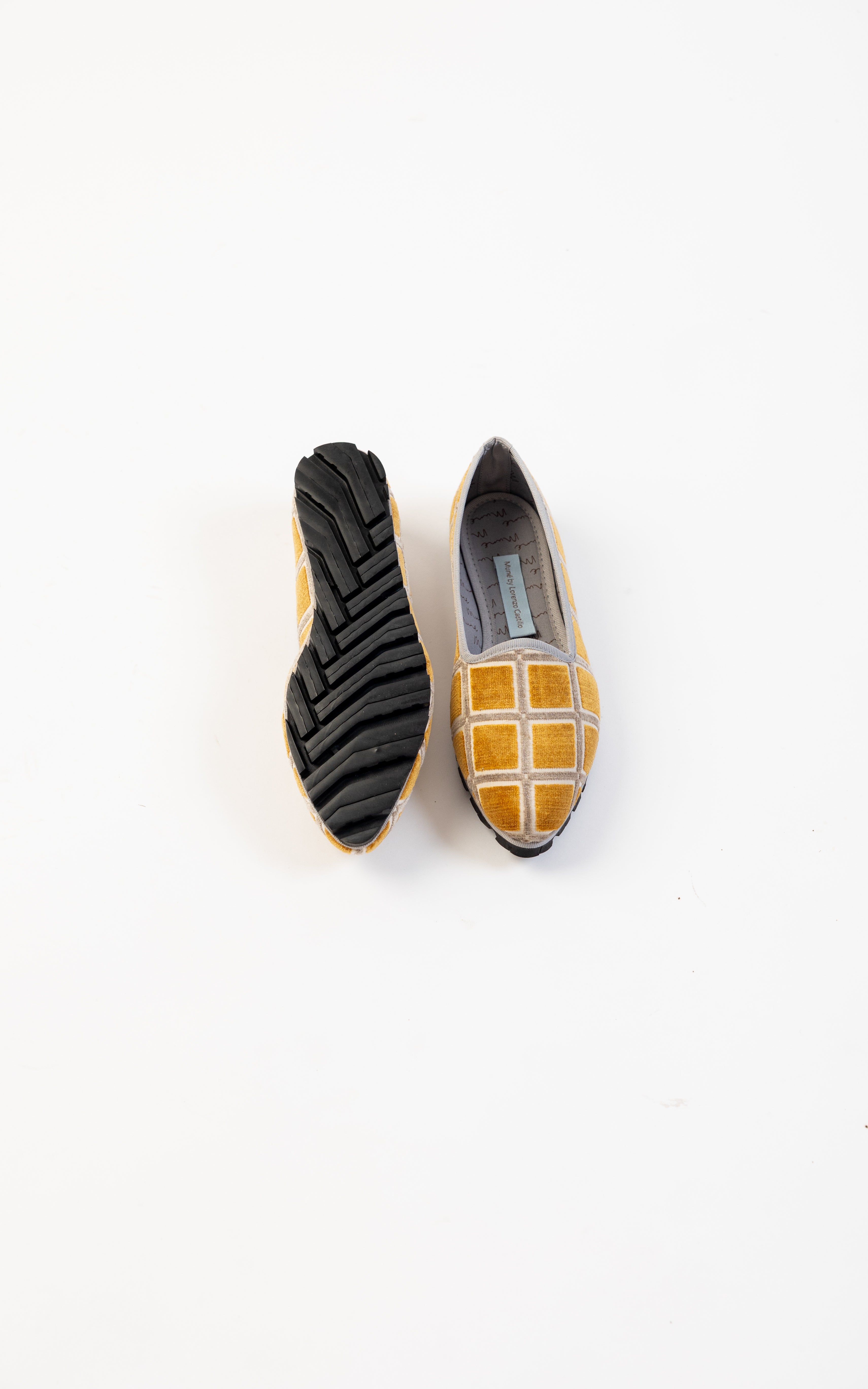 Slippers Electra by Lorenzo Castillo
