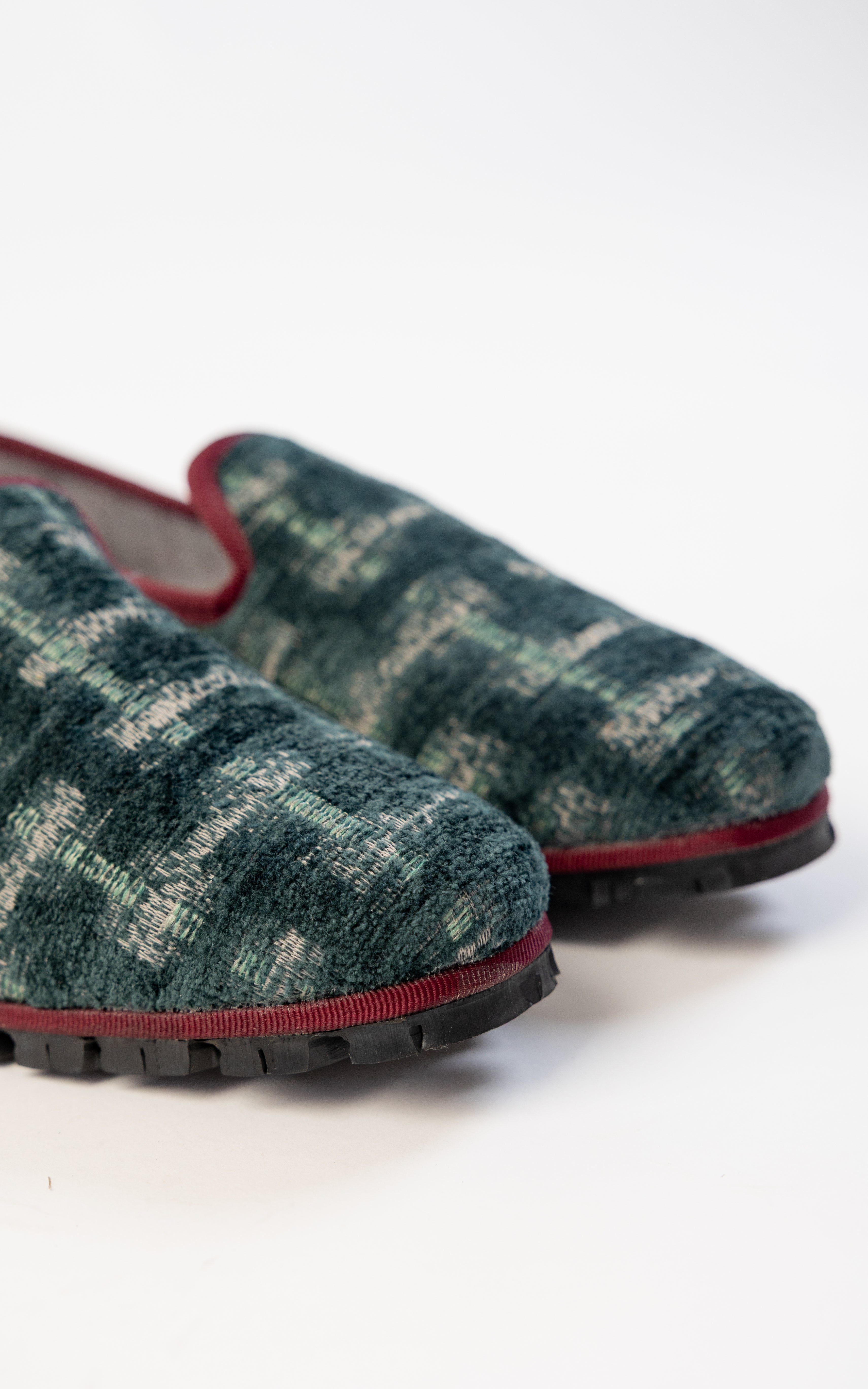 Slippers Taigete by Lorenzo Castillo