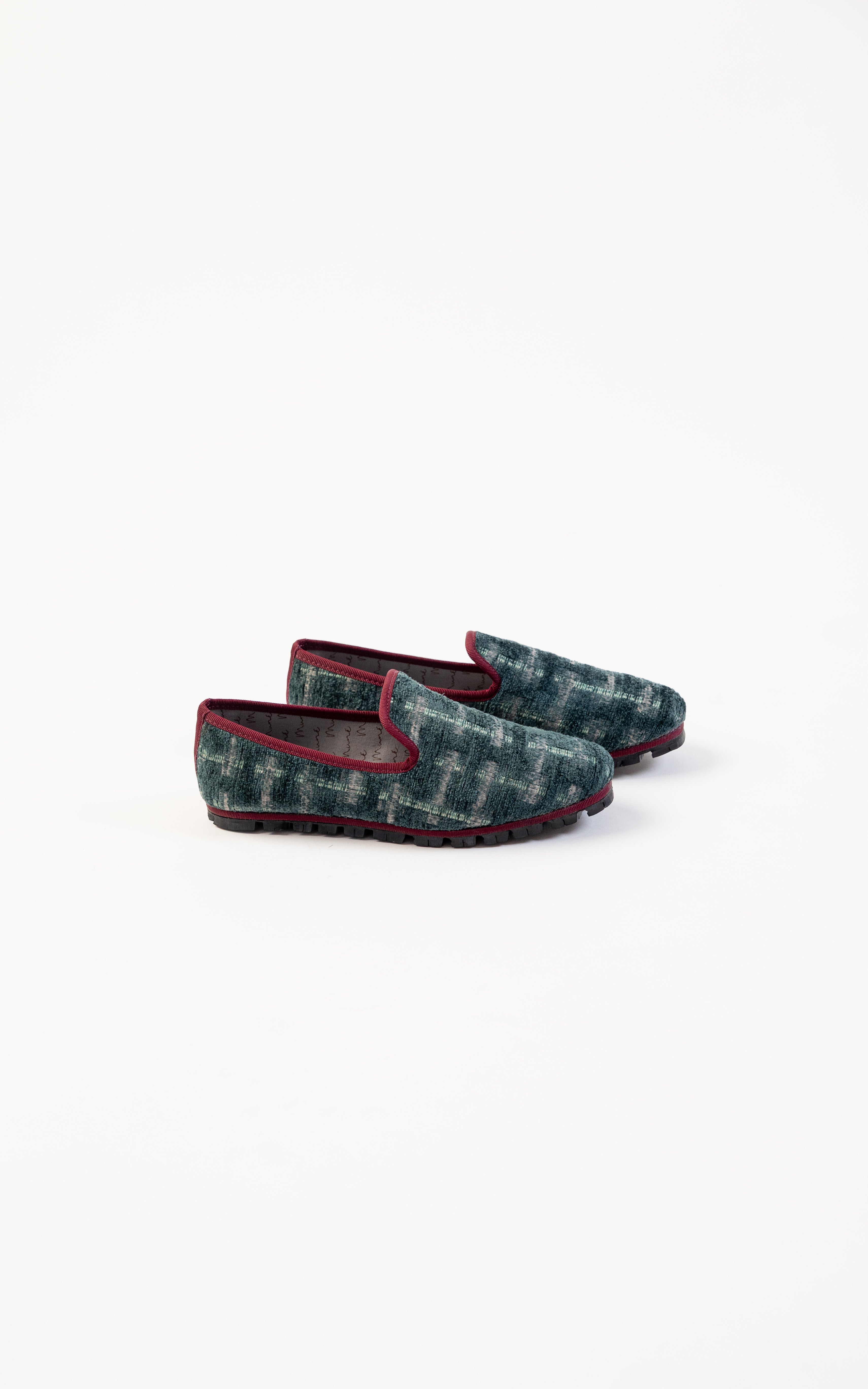 Slippers Taigete by Lorenzo Castillo