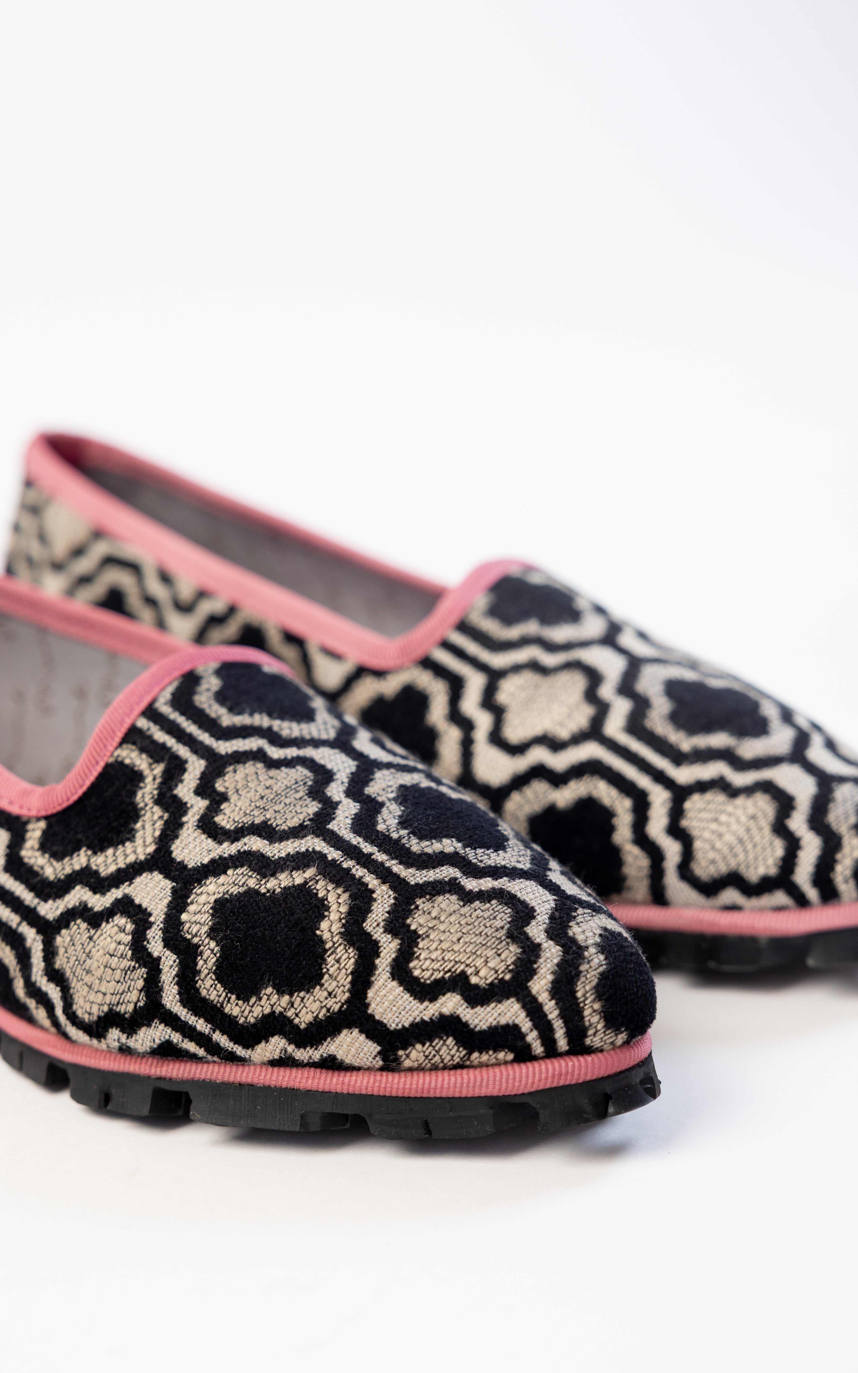 Slippers Celeno Plus by Lorenzo Castillo