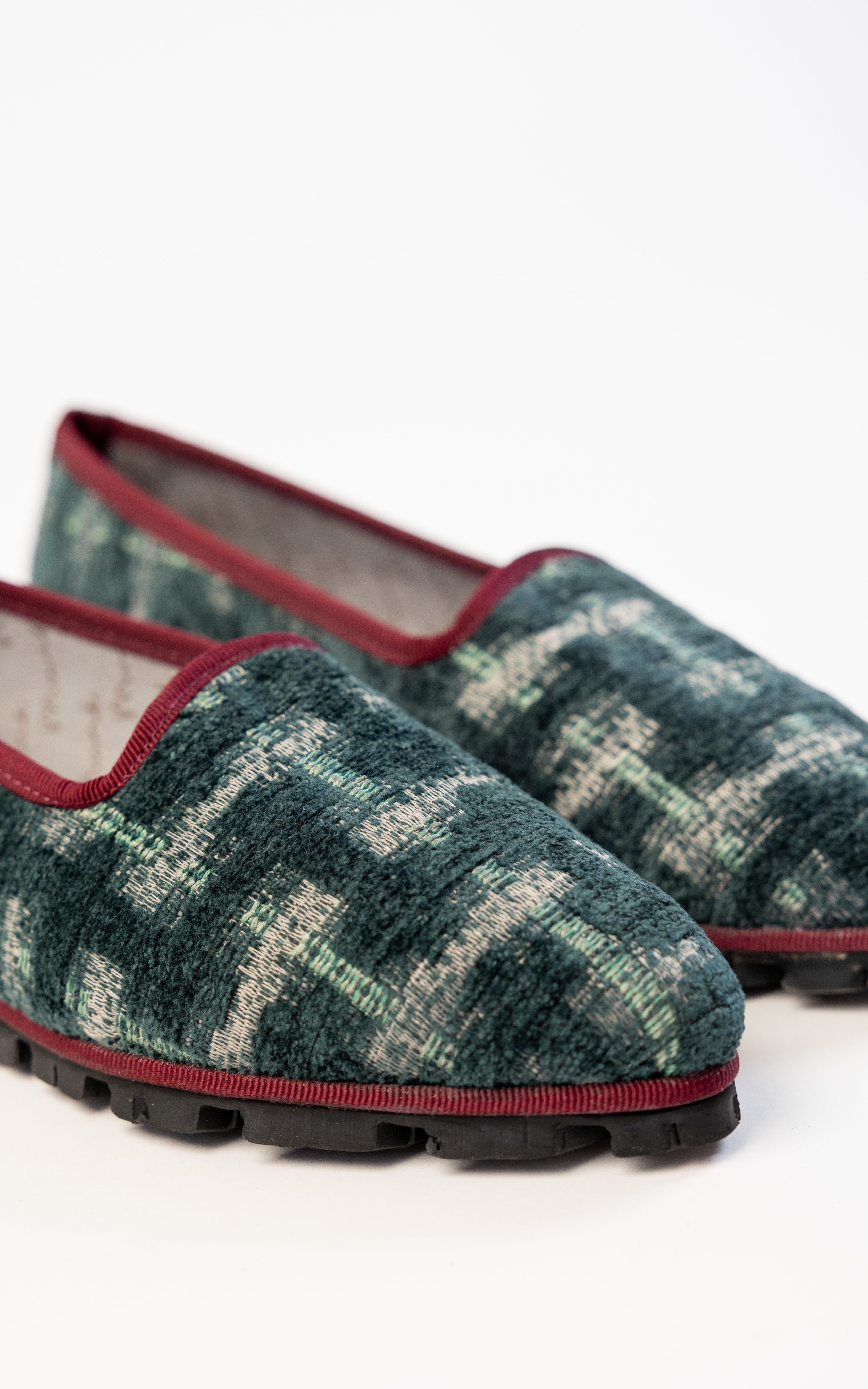Slippers Taigete Plus by Lorenzo Castillo