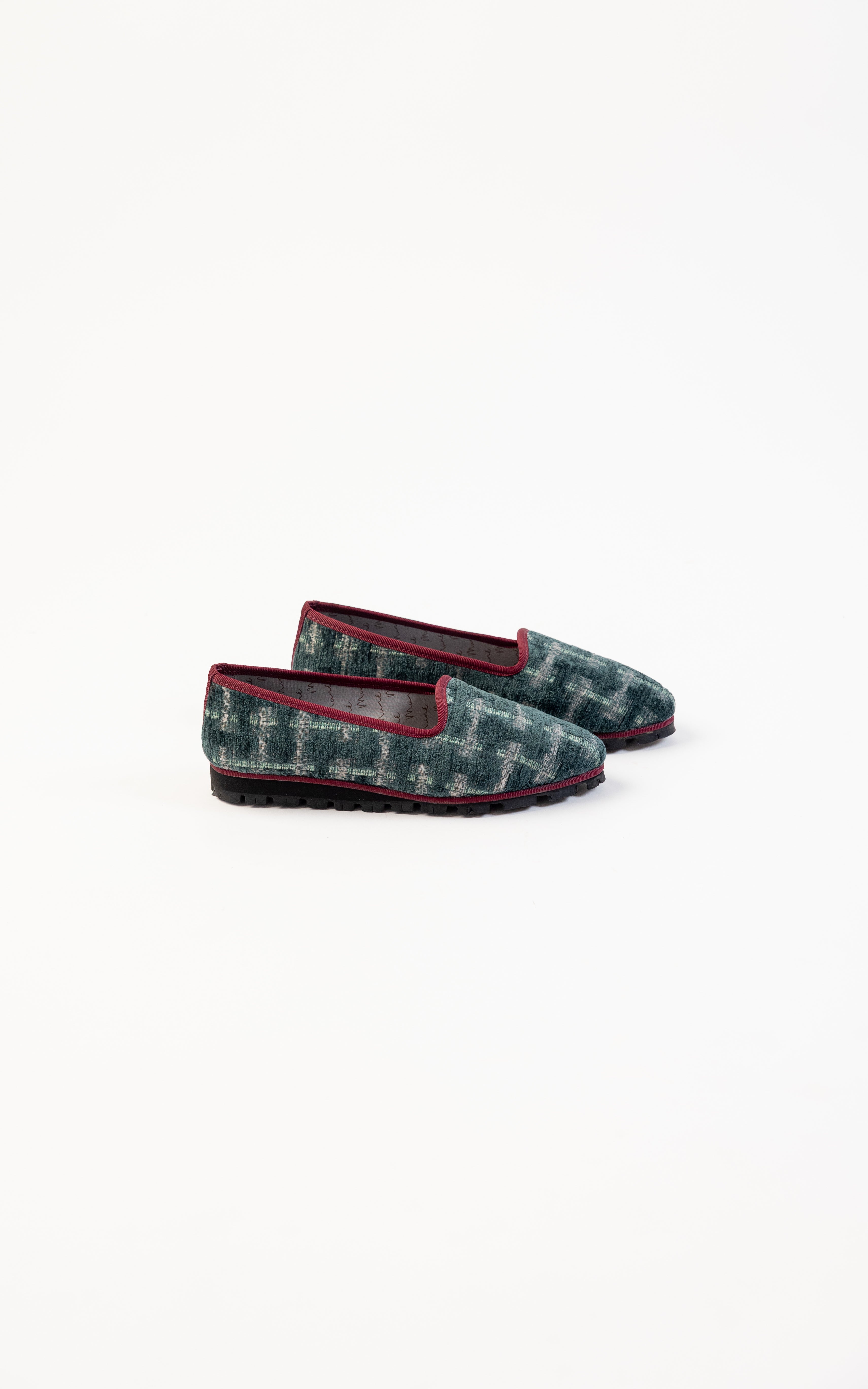 Slippers Taigete Plus by Lorenzo Castillo