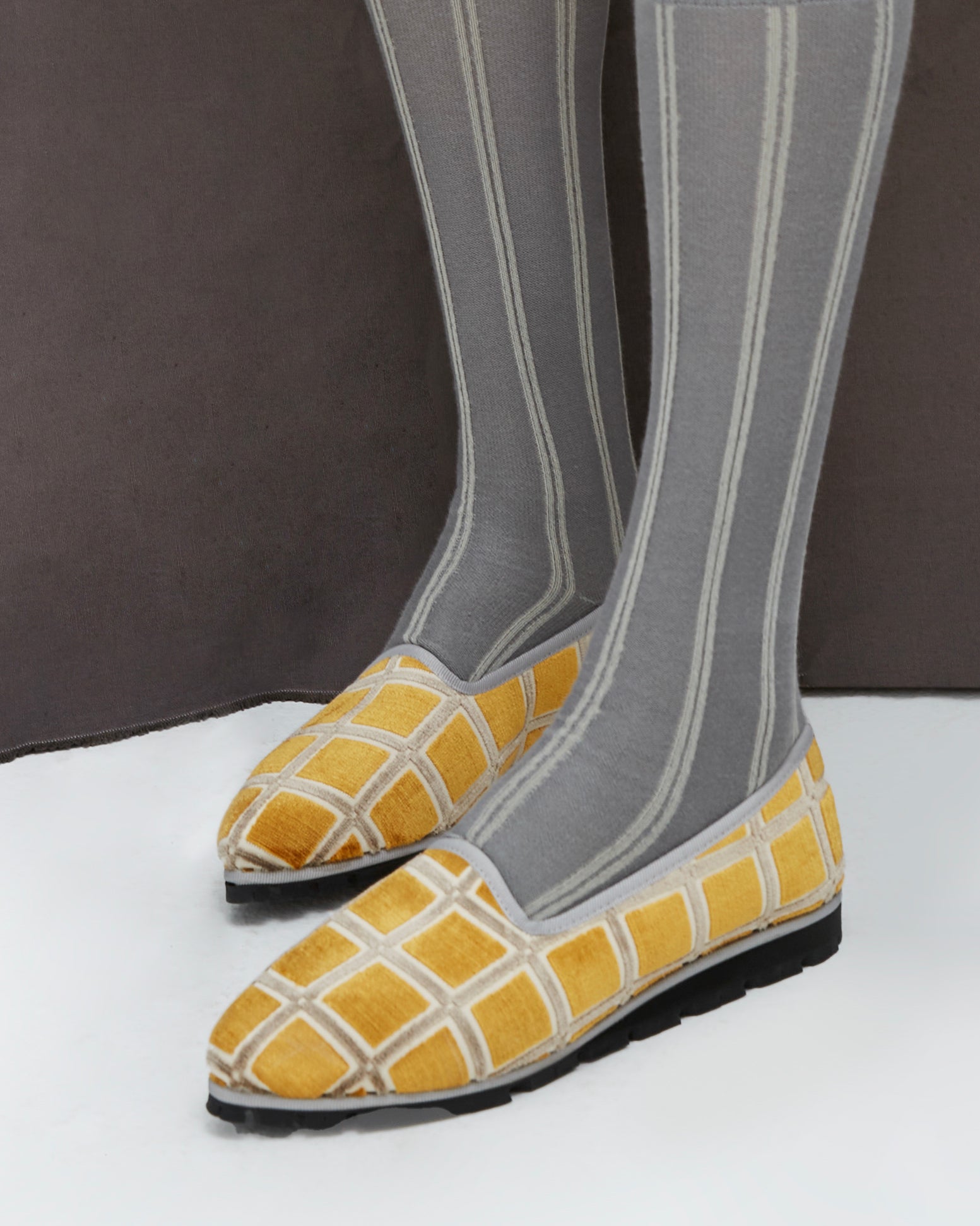 Slippers Electra Plus by Lorenzo Castillo