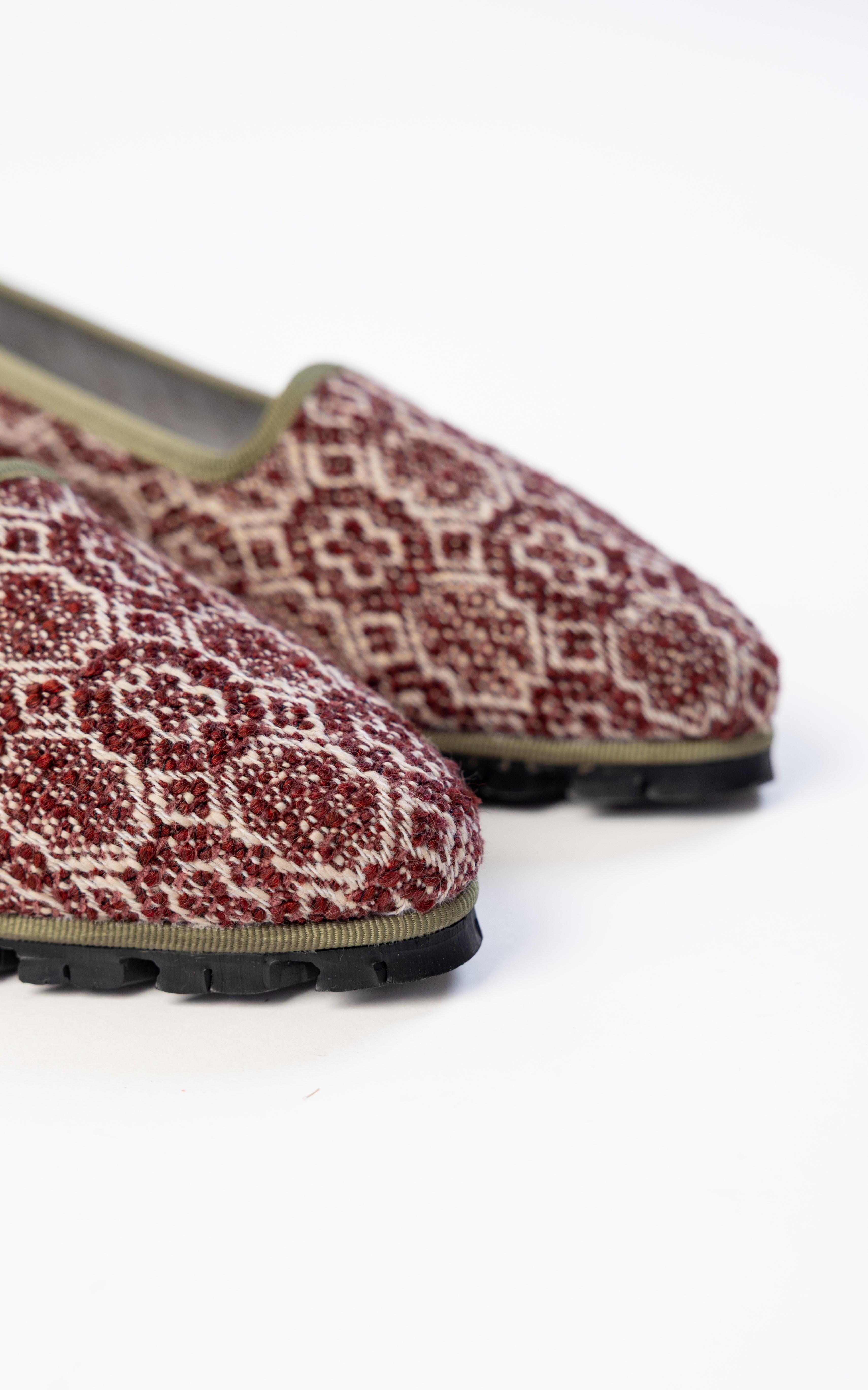 Slippers Maya Plus by Lorenzo Castillo