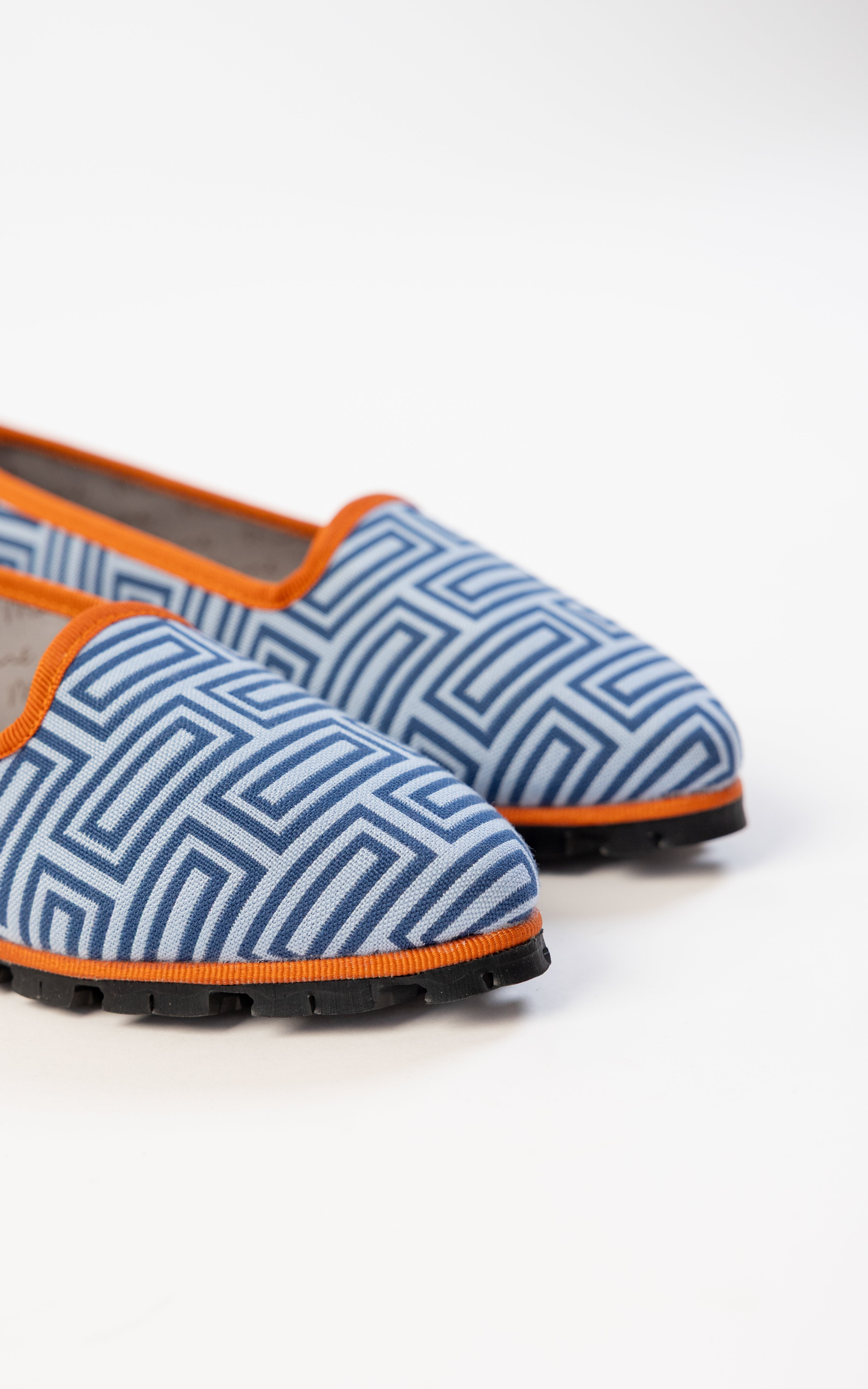 Alción Plus Slippers by Lorenzo Castillo