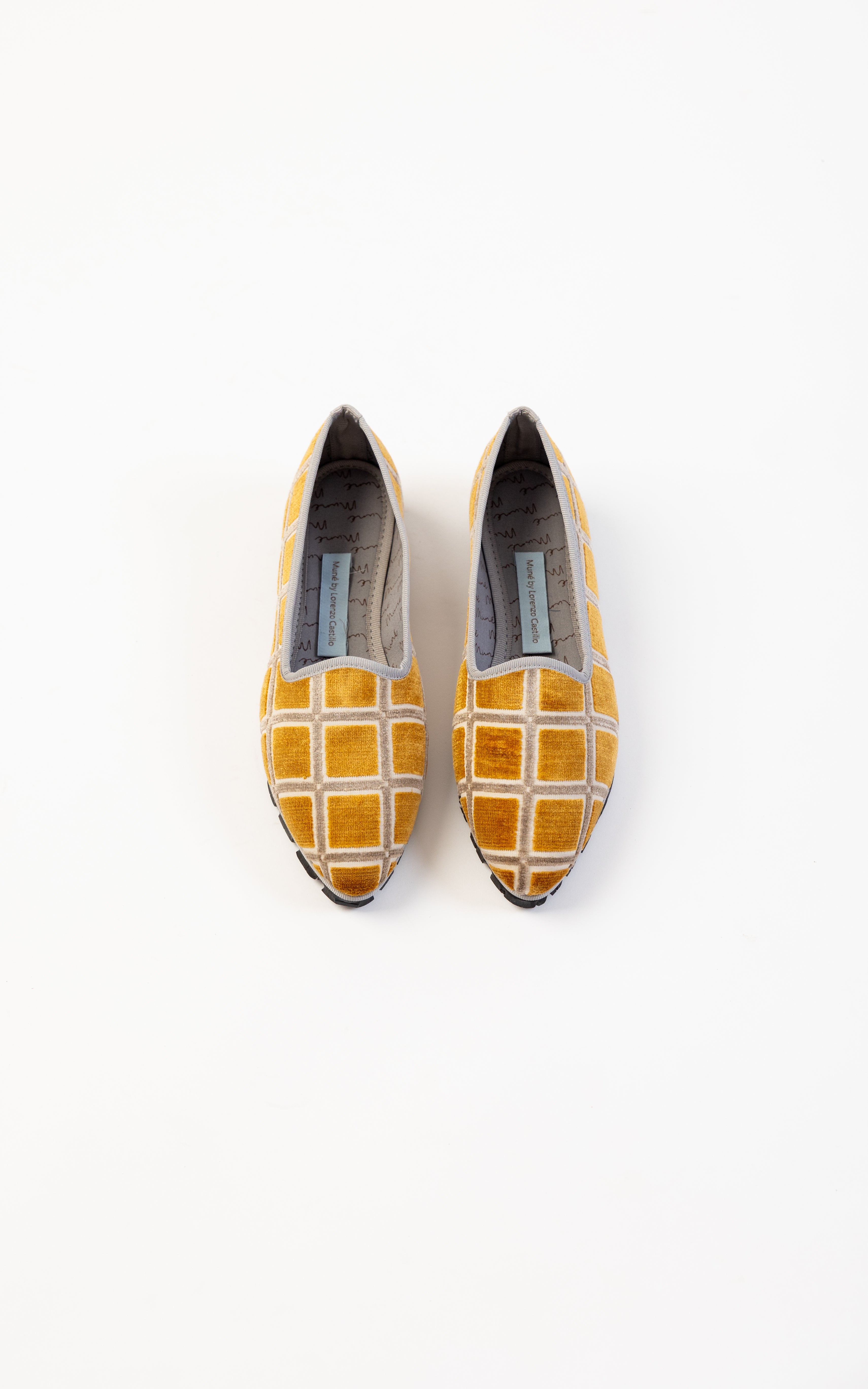 Slippers Electra Plus by Lorenzo Castillo
