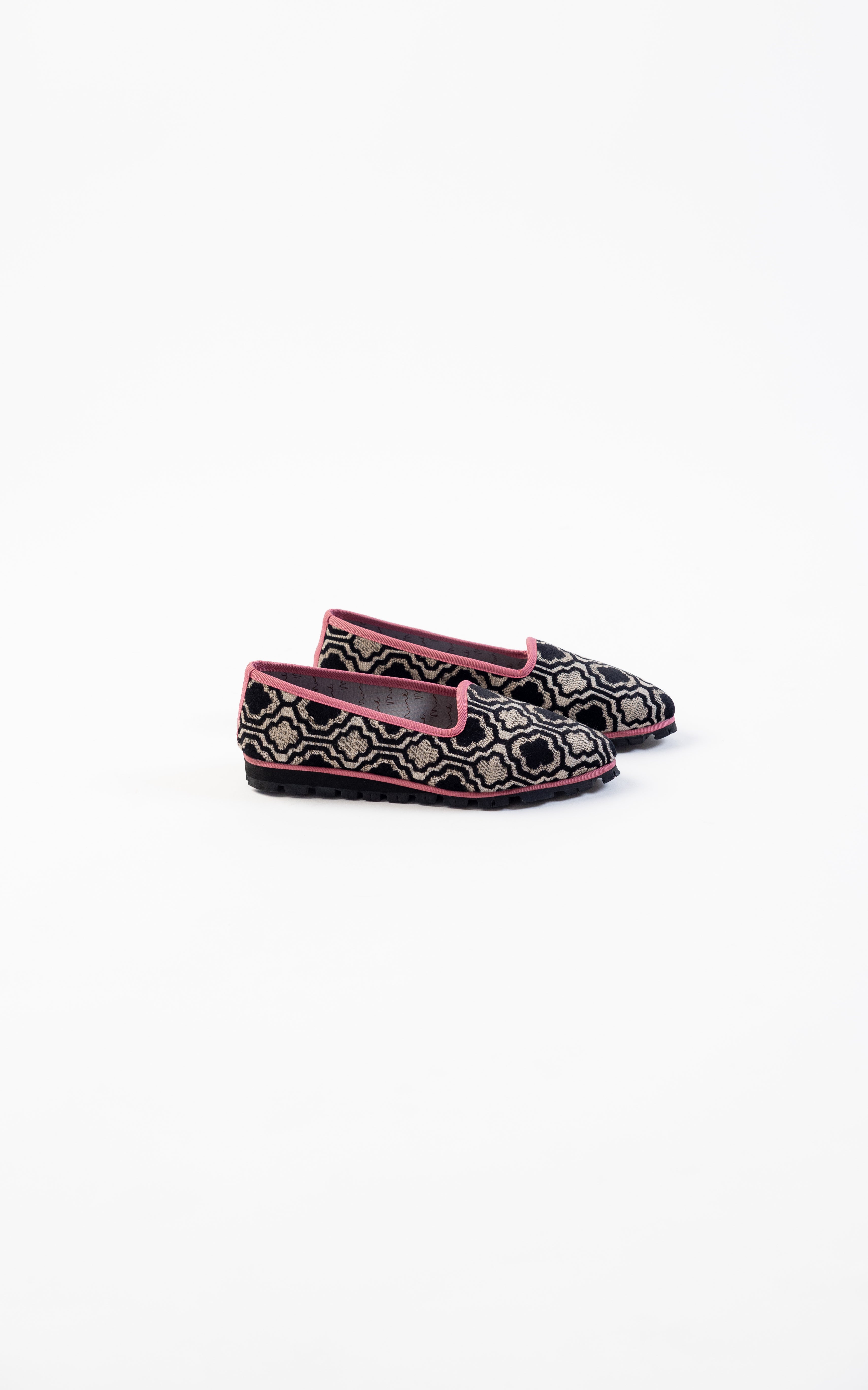 Slippers Celeno Plus by Lorenzo Castillo